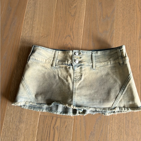 I am Gia micro mini skirt. Low rise - Picture 1 of 4